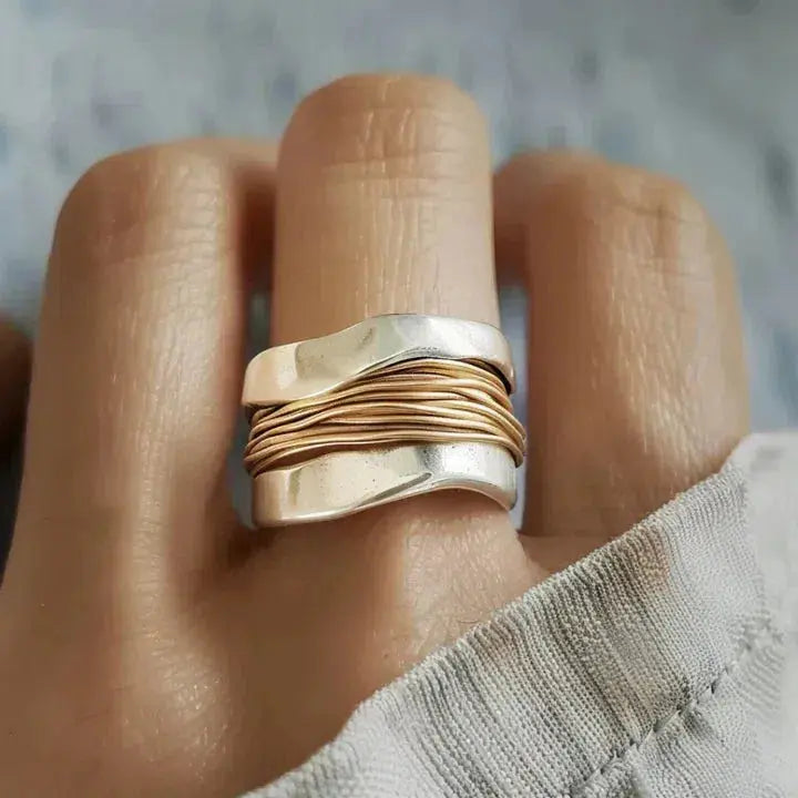Bague avec fils d'or | Or blanc