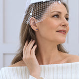 Boucles d'oreilles clous saphir classiques | Or blanc